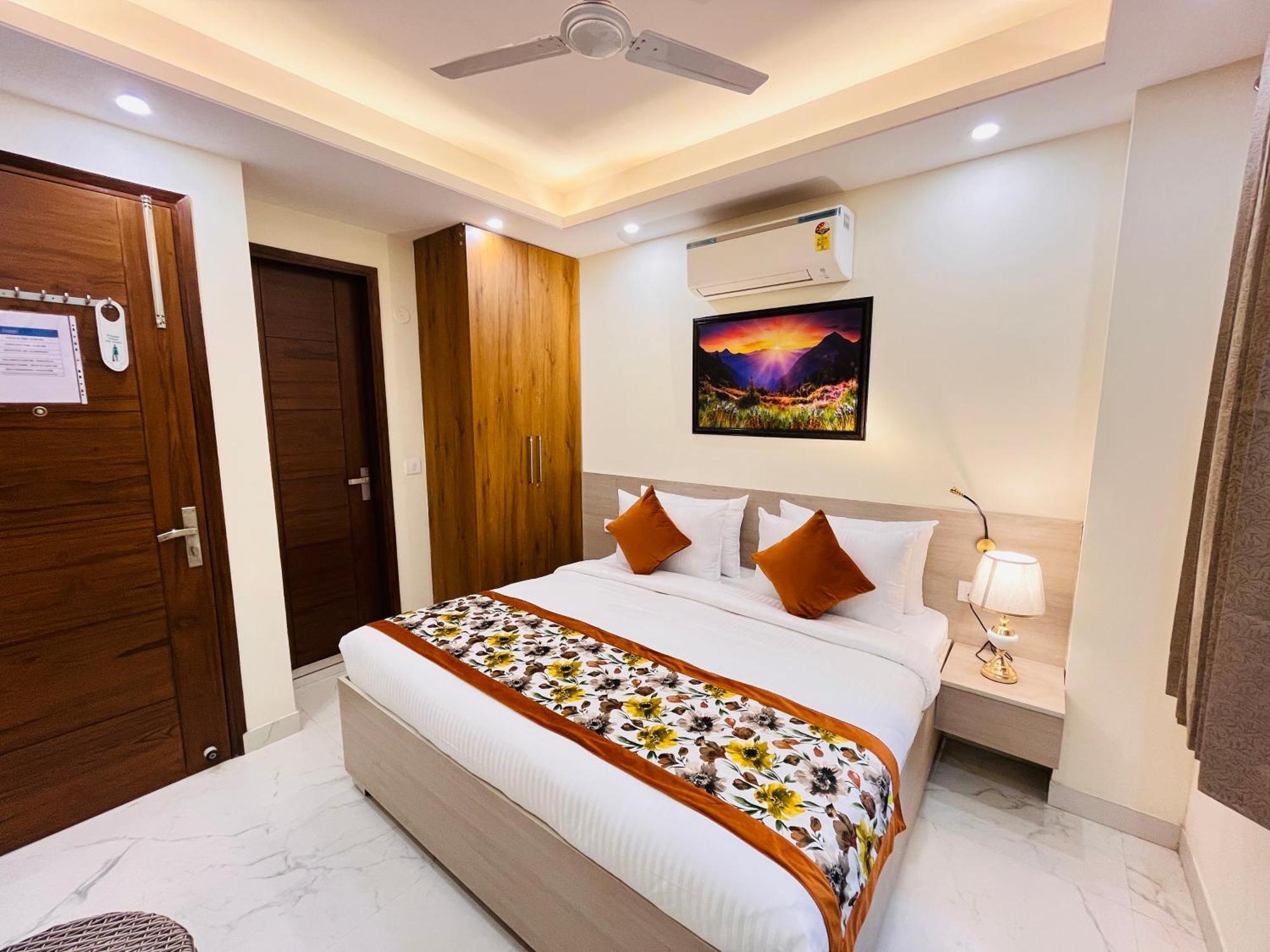 Ivaan Homes Opposite To Iskcon Temple East Of Kailash