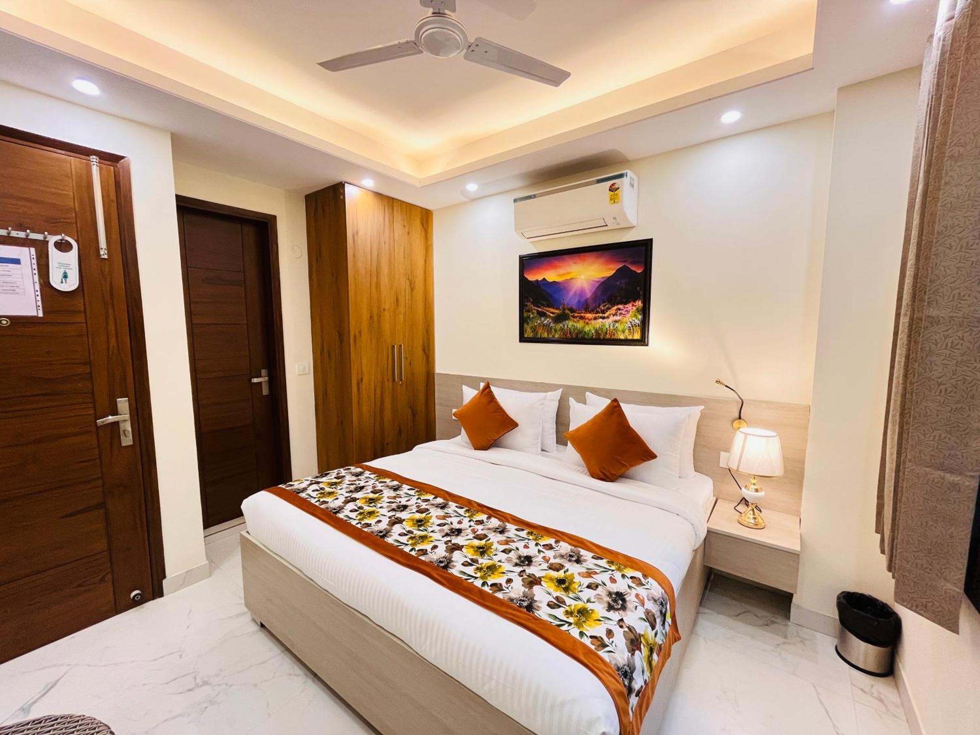Ivaan Homes Opposite To Iskcon Temple East Of Kailash 3*
