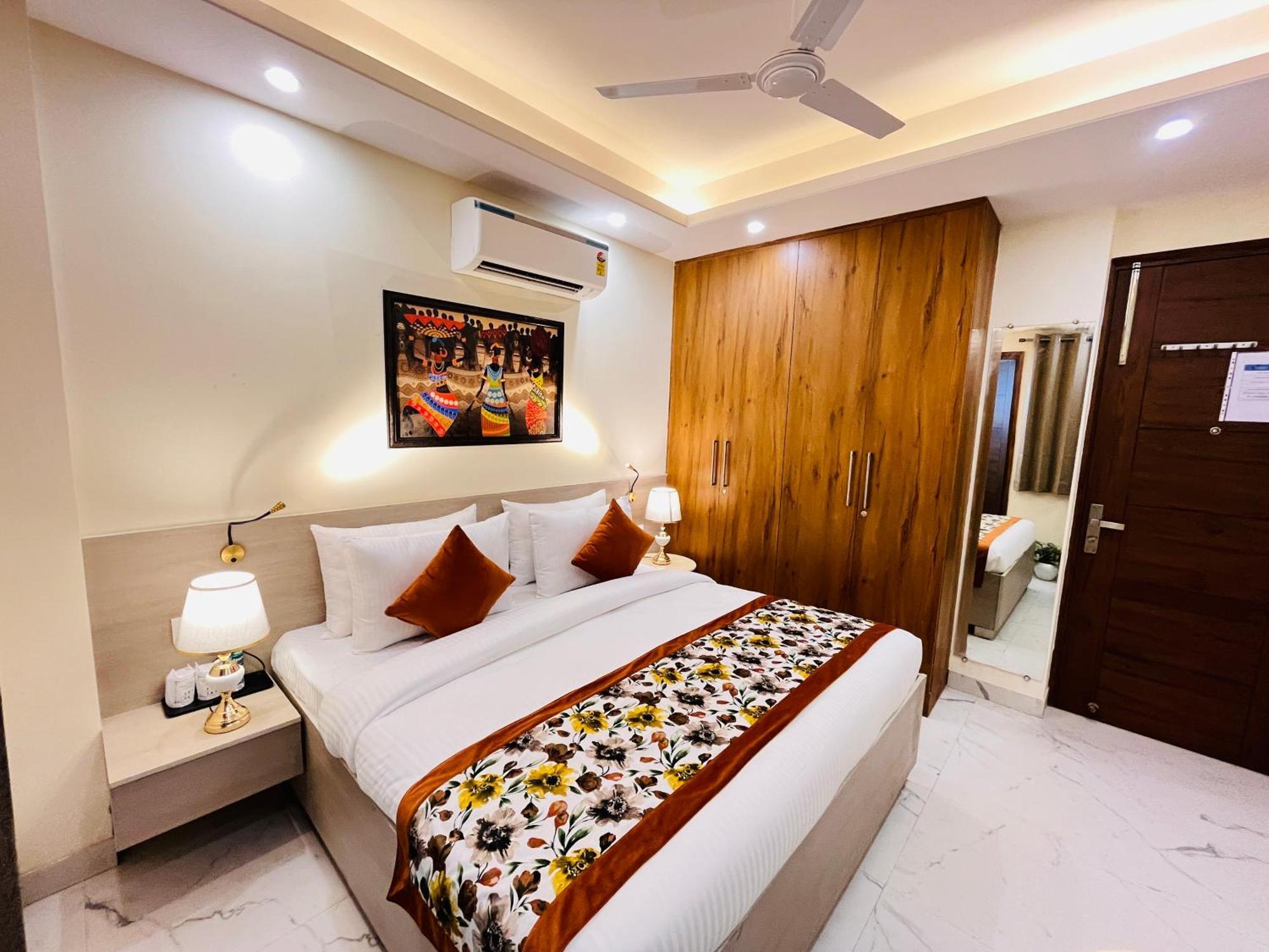 Ivaan Homes Opposite To Iskcon Temple East Of Kailash Hotel 3*