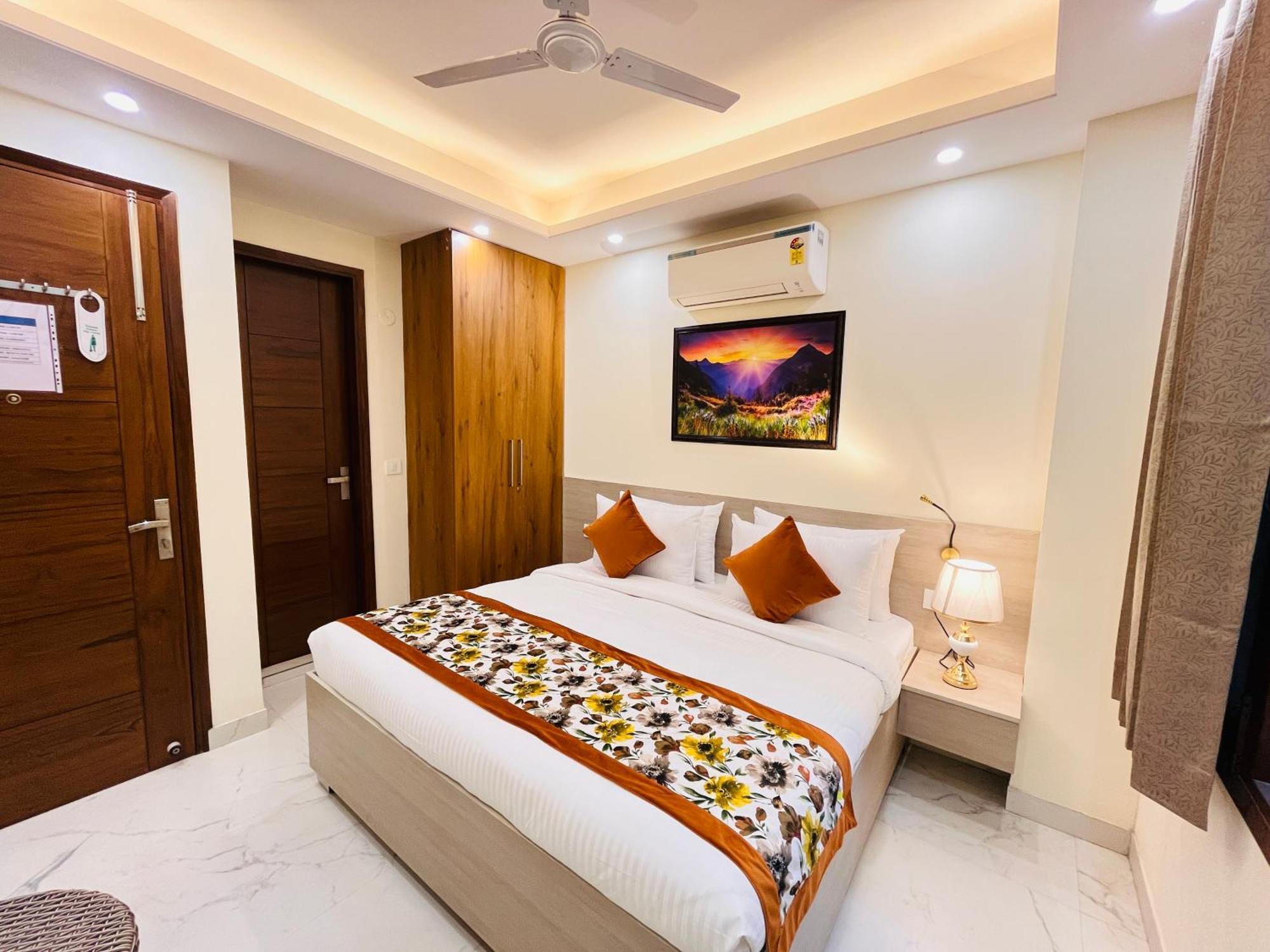 Ivaan Homes Opposite To Iskcon Temple East Of Kailash