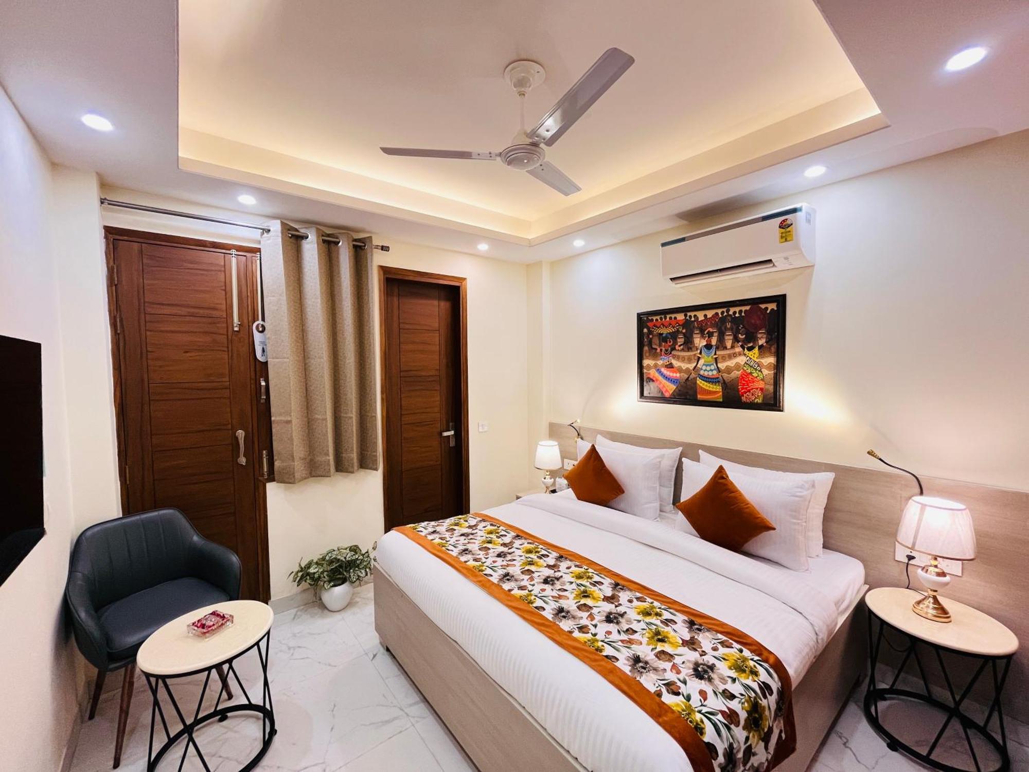 Ivaan Homes Opposite To Iskcon Temple East Of Kailash Hotel