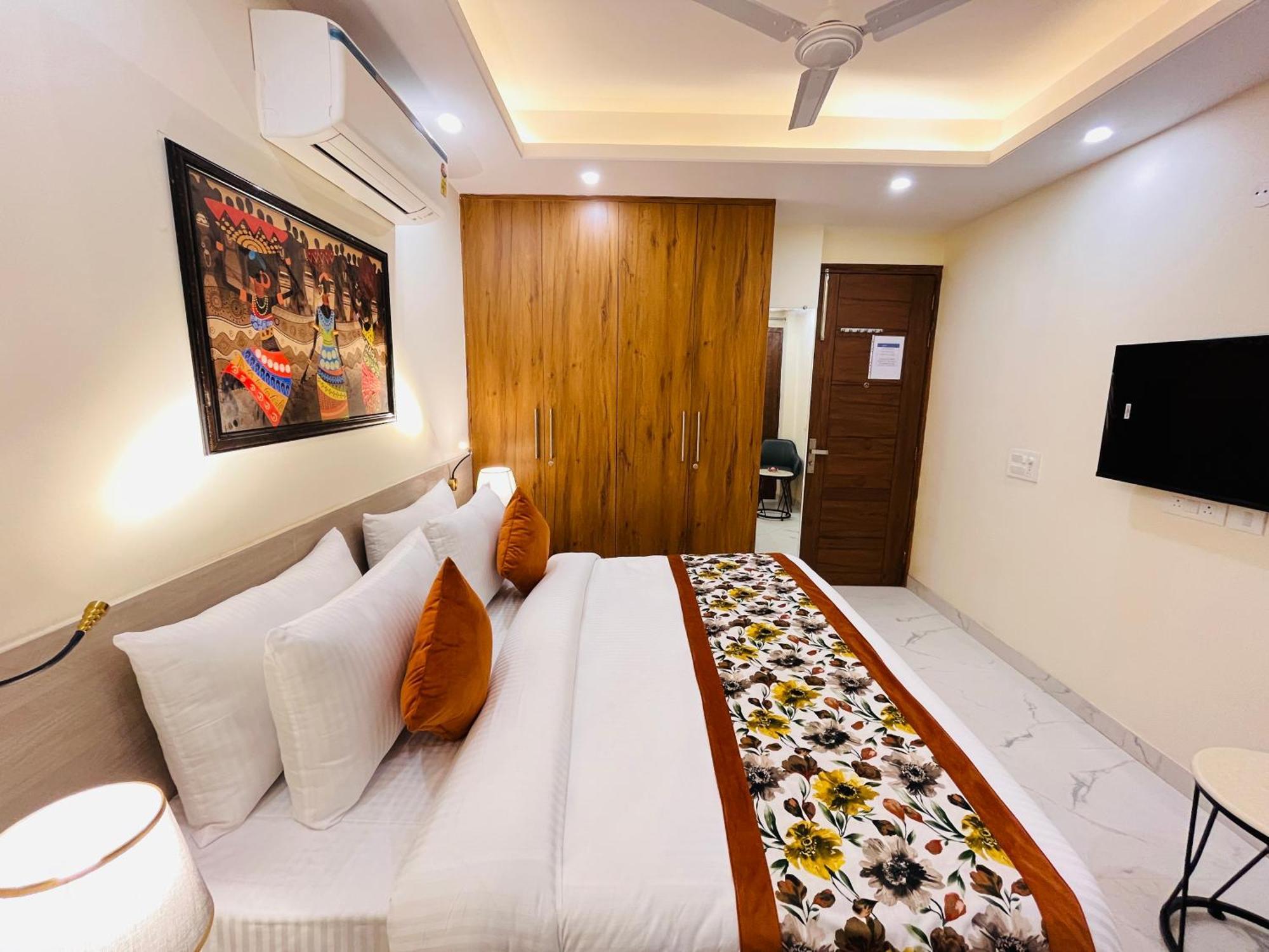 Ivaan Homes Opposite To Iskcon Temple East Of Kailash Hotel